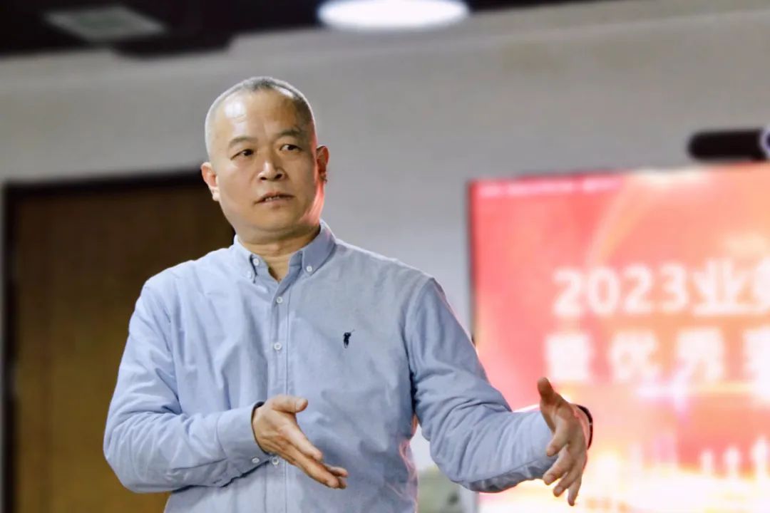 守正创新，踔厉奋发 | 大红鹰dhy股份圆满召开2023业务启动会暨优秀表彰大会